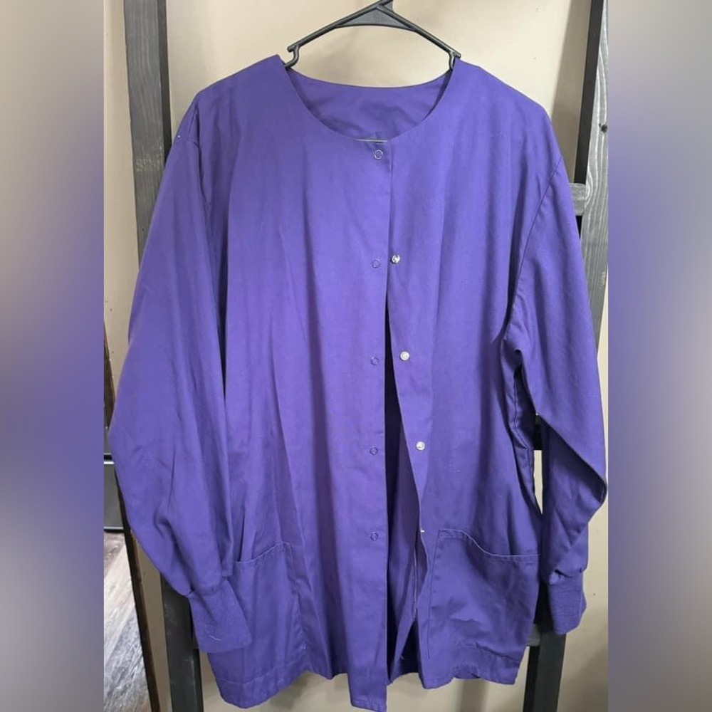 Scrub jacket. XL. $10.